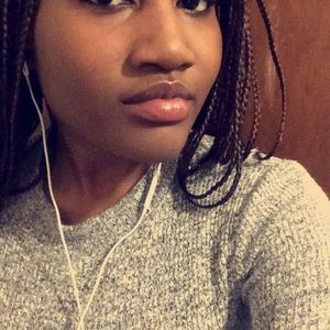 Meet your Posher, Donia